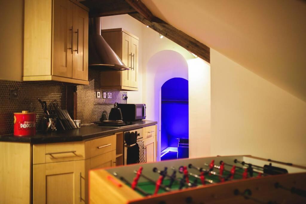 Games And Movies Lounge 7 Bed City Centre Apartment ニューカッスル・アポン・タイン エクステリア 写真
