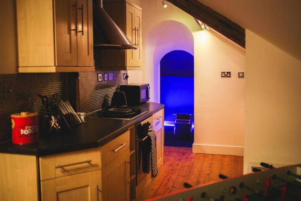 Games And Movies Lounge 7 Bed City Centre Apartment ニューカッスル・アポン・タイン エクステリア 写真