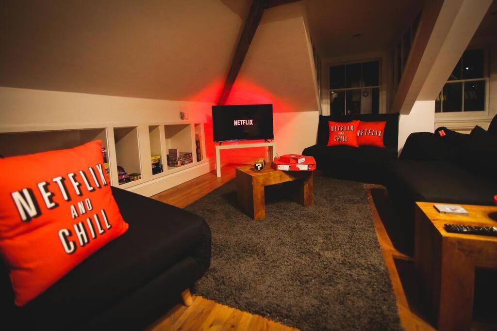 Games And Movies Lounge 7 Bed City Centre Apartment ニューカッスル・アポン・タイン エクステリア 写真