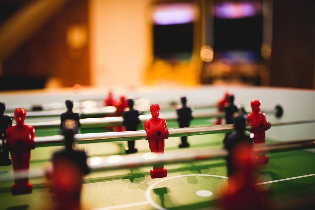 Games And Movies Lounge 7 Bed City Centre Apartment ニューカッスル・アポン・タイン エクステリア 写真