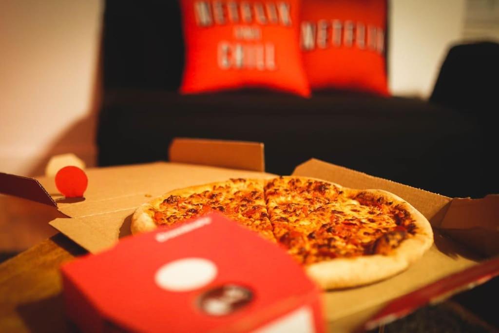 Games And Movies Lounge 7 Bed City Centre Apartment ニューカッスル・アポン・タイン エクステリア 写真
