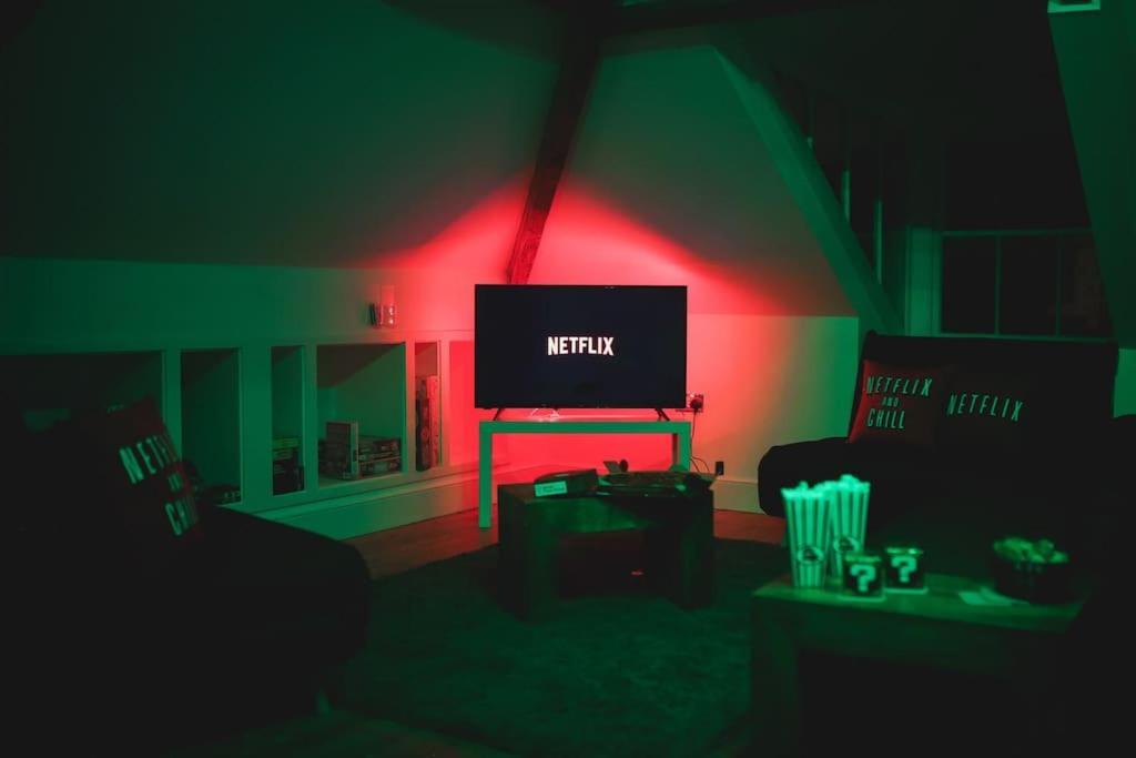 Games And Movies Lounge 7 Bed City Centre Apartment ニューカッスル・アポン・タイン エクステリア 写真