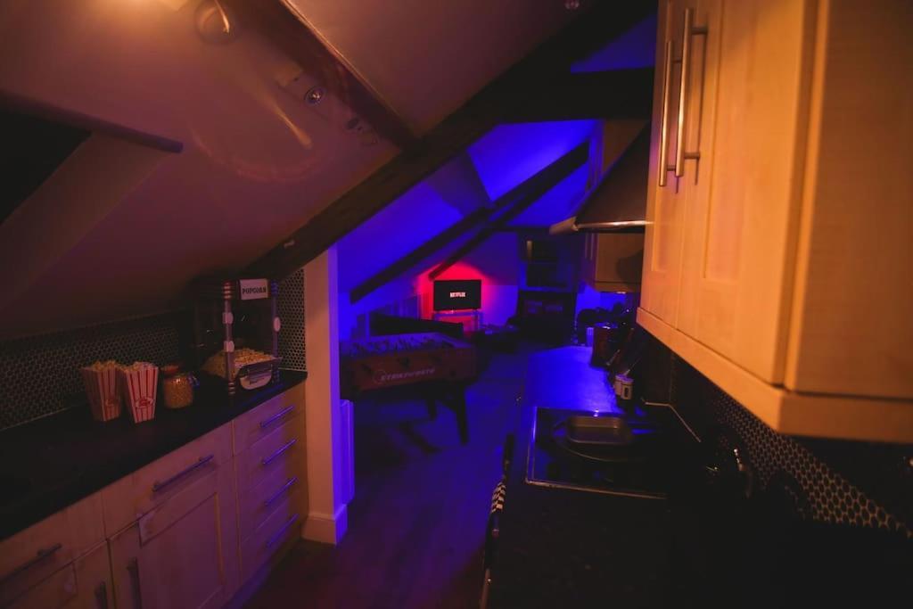 Games And Movies Lounge 7 Bed City Centre Apartment ニューカッスル・アポン・タイン エクステリア 写真