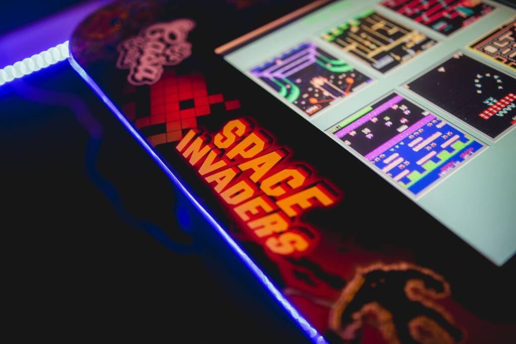 Games And Movies Lounge 7 Bed City Centre Apartment ニューカッスル・アポン・タイン エクステリア 写真