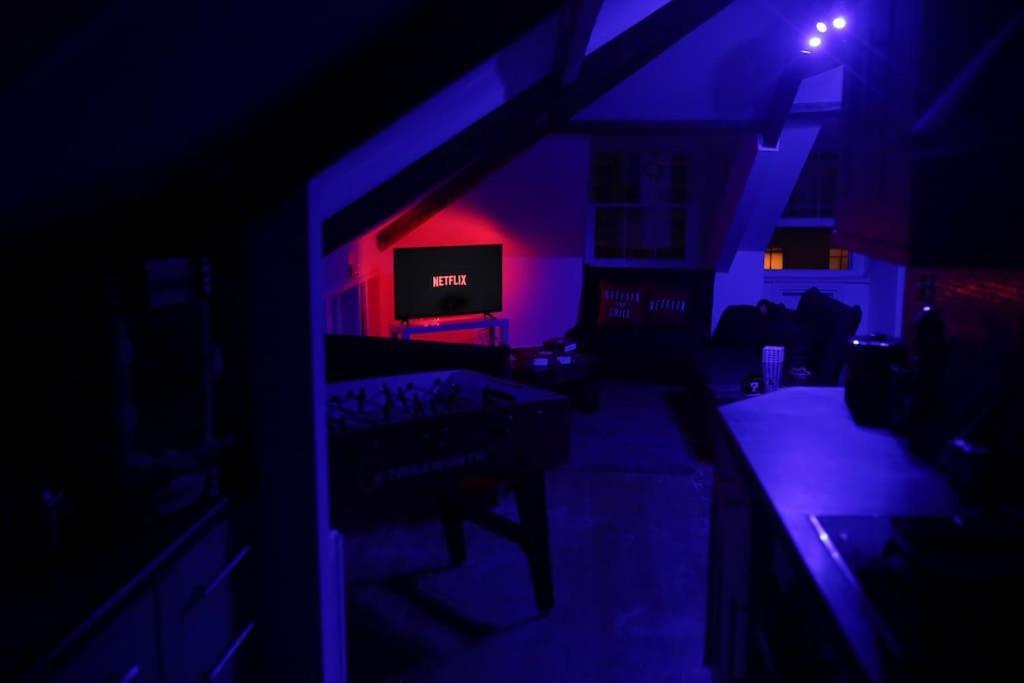 Games And Movies Lounge 7 Bed City Centre Apartment ニューカッスル・アポン・タイン エクステリア 写真