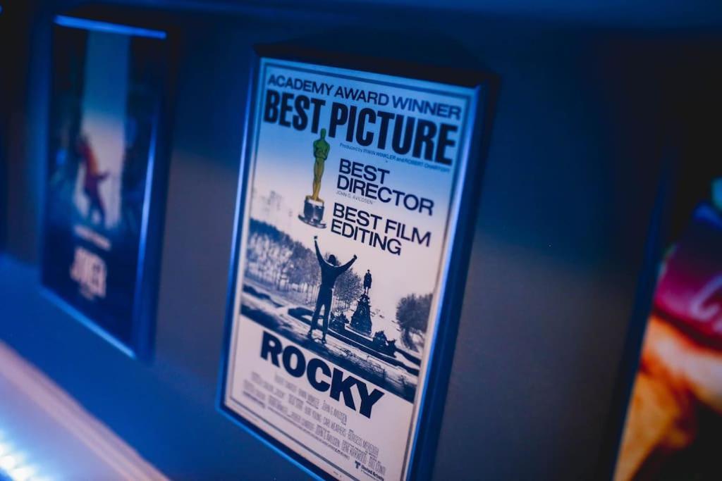 Games And Movies Lounge 7 Bed City Centre Apartment ニューカッスル・アポン・タイン エクステリア 写真