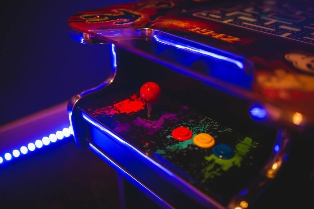 Games And Movies Lounge 7 Bed City Centre Apartment ニューカッスル・アポン・タイン エクステリア 写真