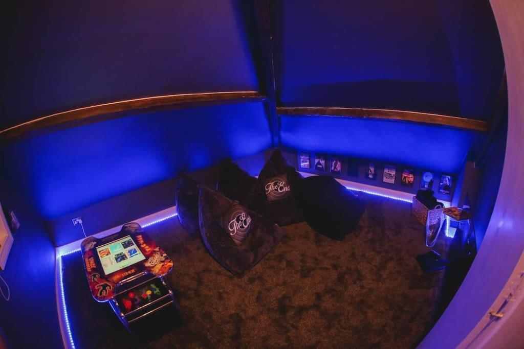 Games And Movies Lounge 7 Bed City Centre Apartment ニューカッスル・アポン・タイン エクステリア 写真