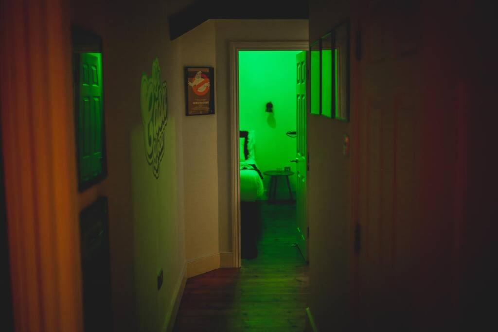 Games And Movies Lounge 7 Bed City Centre Apartment ニューカッスル・アポン・タイン エクステリア 写真