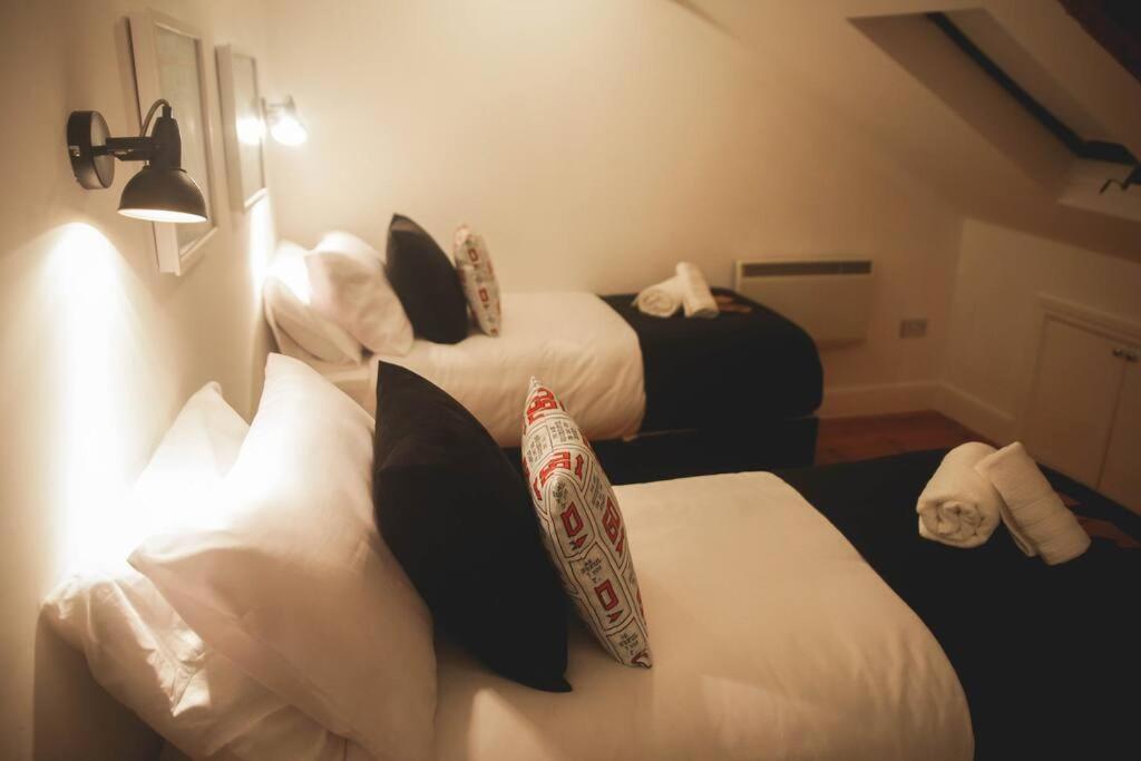 Games And Movies Lounge 7 Bed City Centre Apartment ニューカッスル・アポン・タイン エクステリア 写真