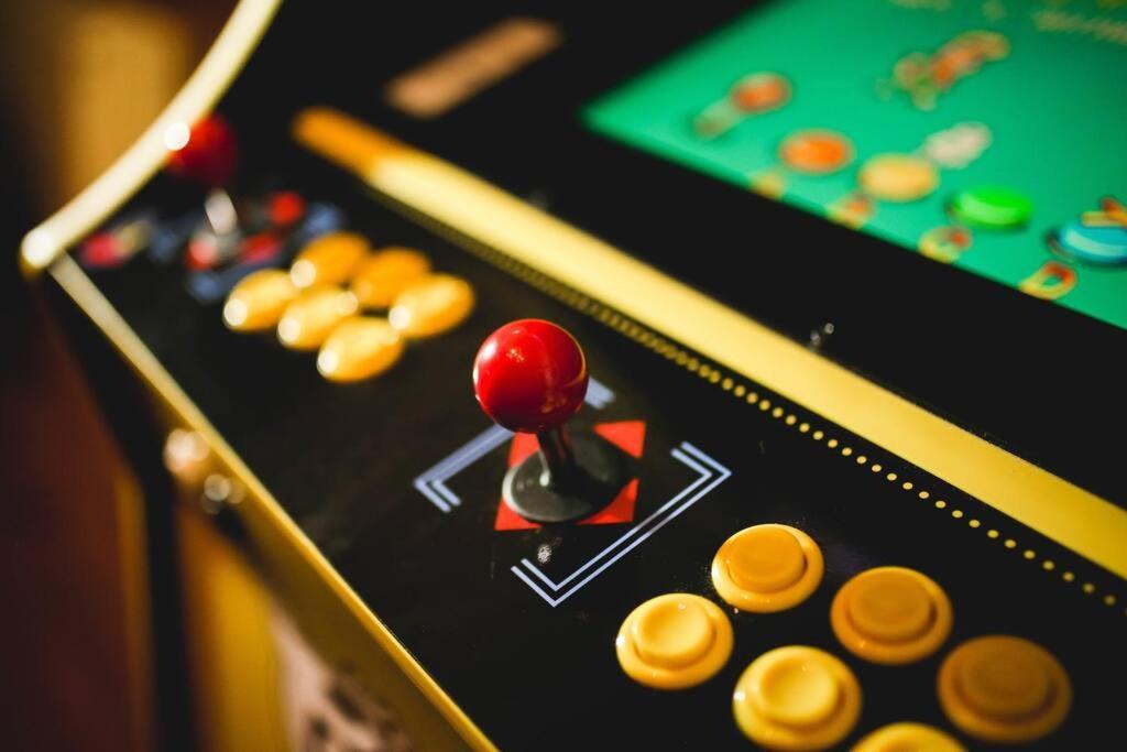Games And Movies Lounge 7 Bed City Centre Apartment ニューカッスル・アポン・タイン エクステリア 写真