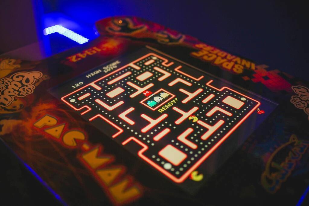 Games And Movies Lounge 7 Bed City Centre Apartment ニューカッスル・アポン・タイン エクステリア 写真